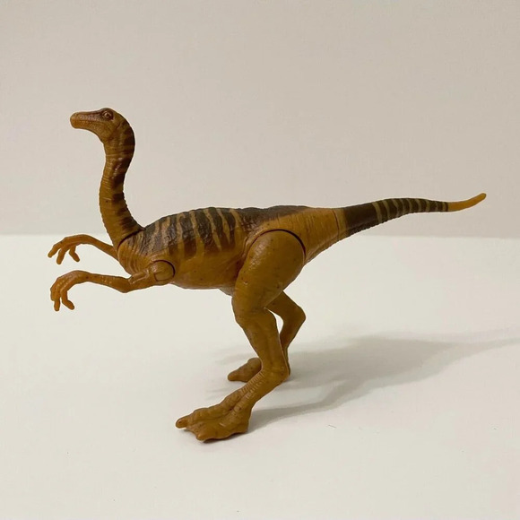 Jurassic World Battle Damage Dinosaur Action Figure - Picture 8 of 16